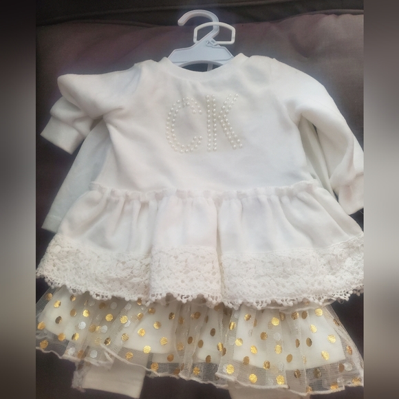 Calvin Klein - Picture 2 of 3